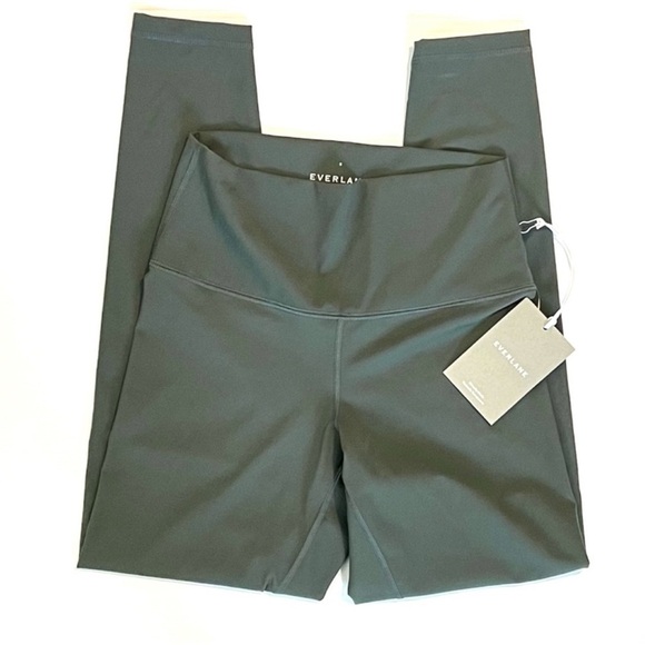 EVERLANE The Perform Ankle Leggings in Dark Green - Picture 3 of 5